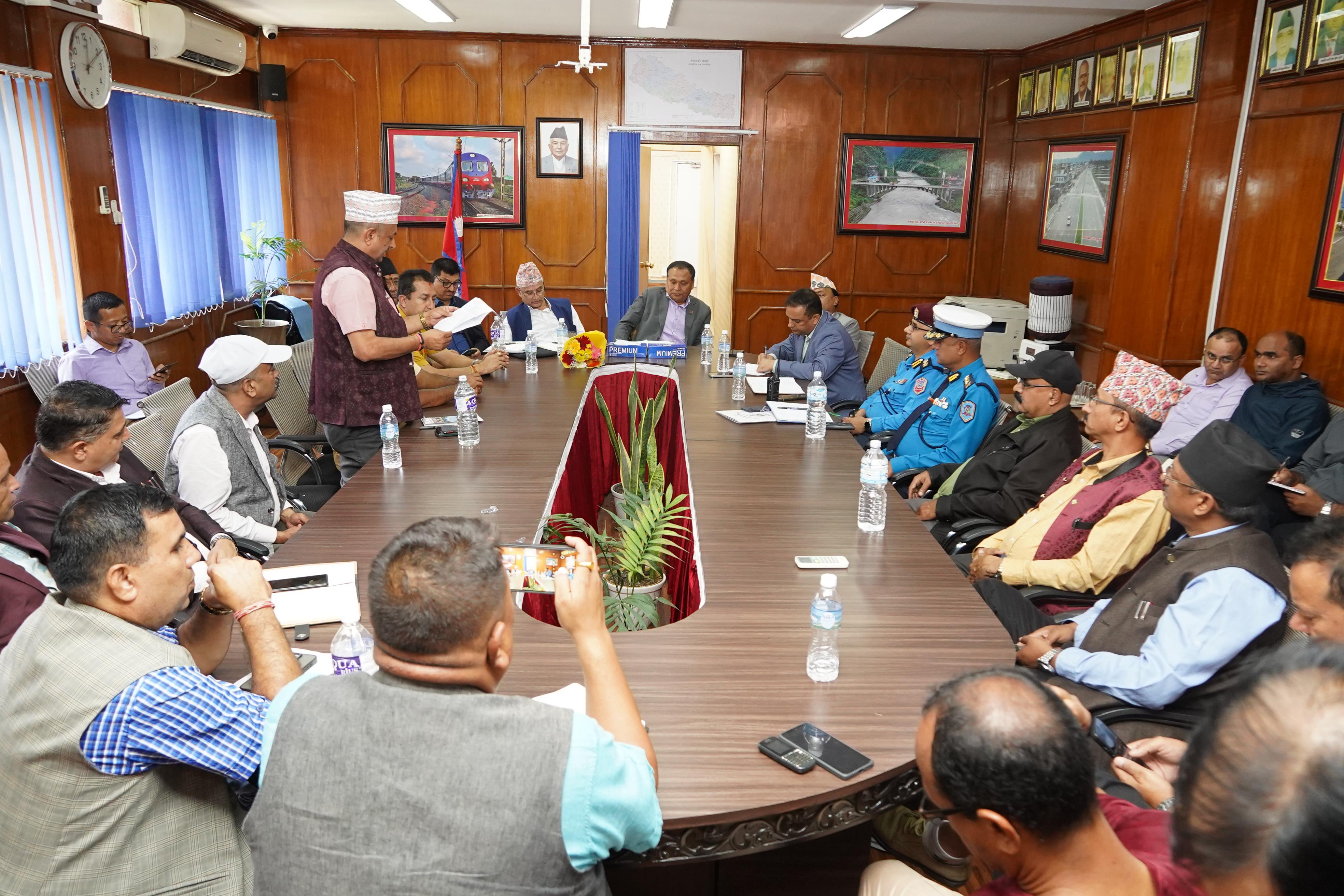 चाडबाड लक्षित यातायात व्यवस्थापनमा मन्त्री घिसिङको ७ बुँदे निर्णय